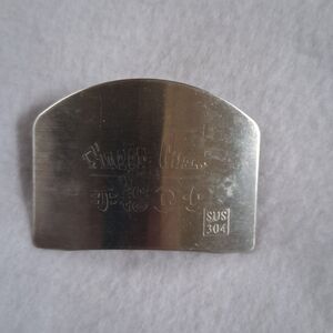 Stainless Steel Finger Hand Protector Guard Chop Slice Knife Safe Kitchen Tool.